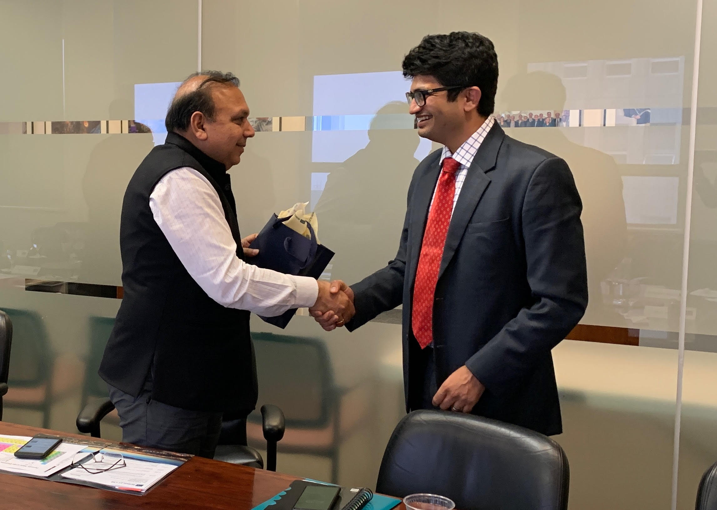 Mr. Anand Kumar (left) and IES Group Leader Amol Phadke (photo: Kevin Gifford-Tinker) 