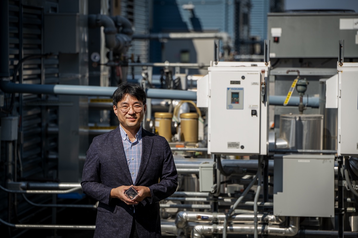 Won Young Park is a senior scientific engineering associate at Berkeley Lab who has led the technical-economic analyses of TVs/displays, air-conditioners, refrigerating appliances, off-grid appliances, and electric vehicles. He poses here with his K-CEP award. Credit: Thor Swift, Berkeley Lab.